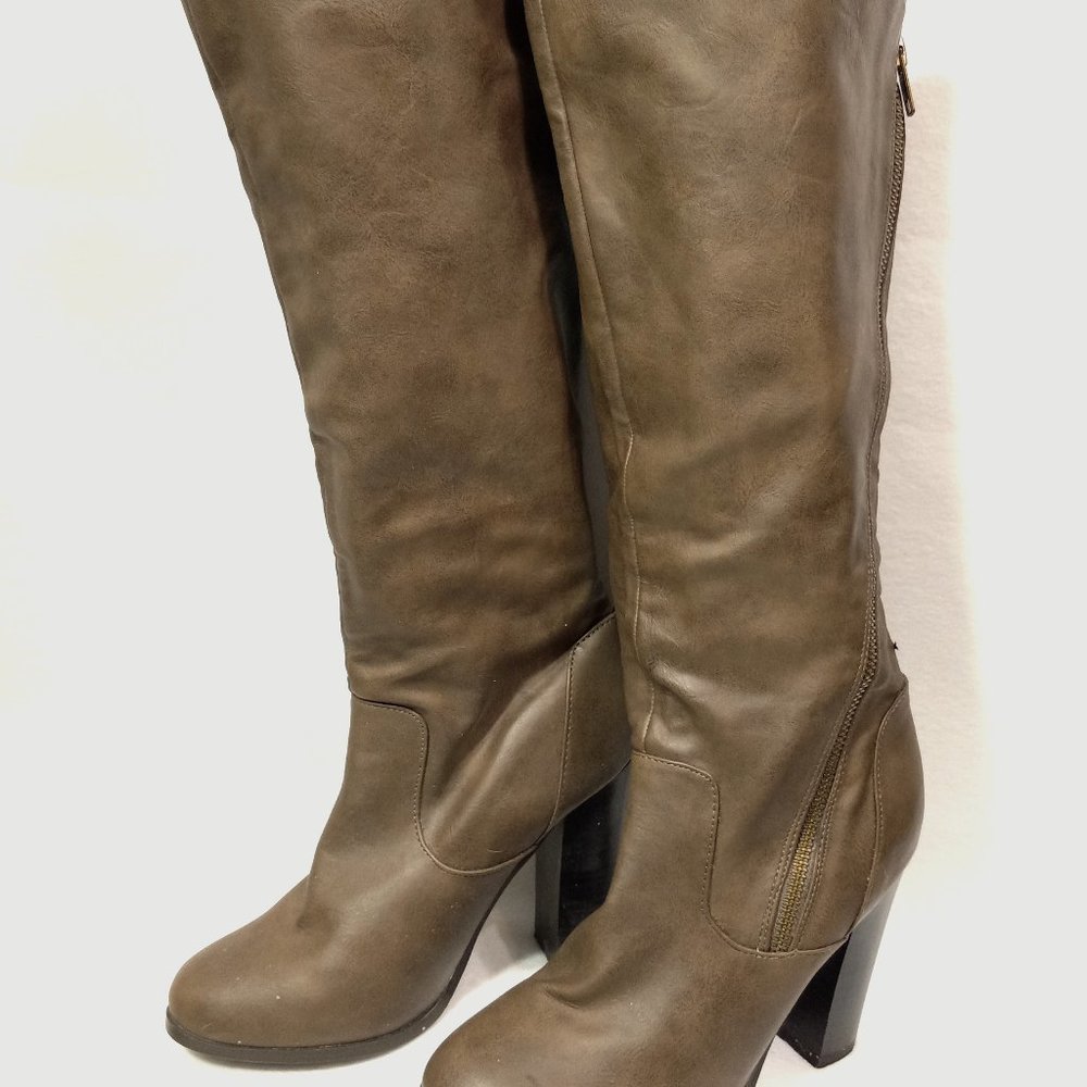 Charlotte Russe Women's Knee High heels brown Boots Size 7